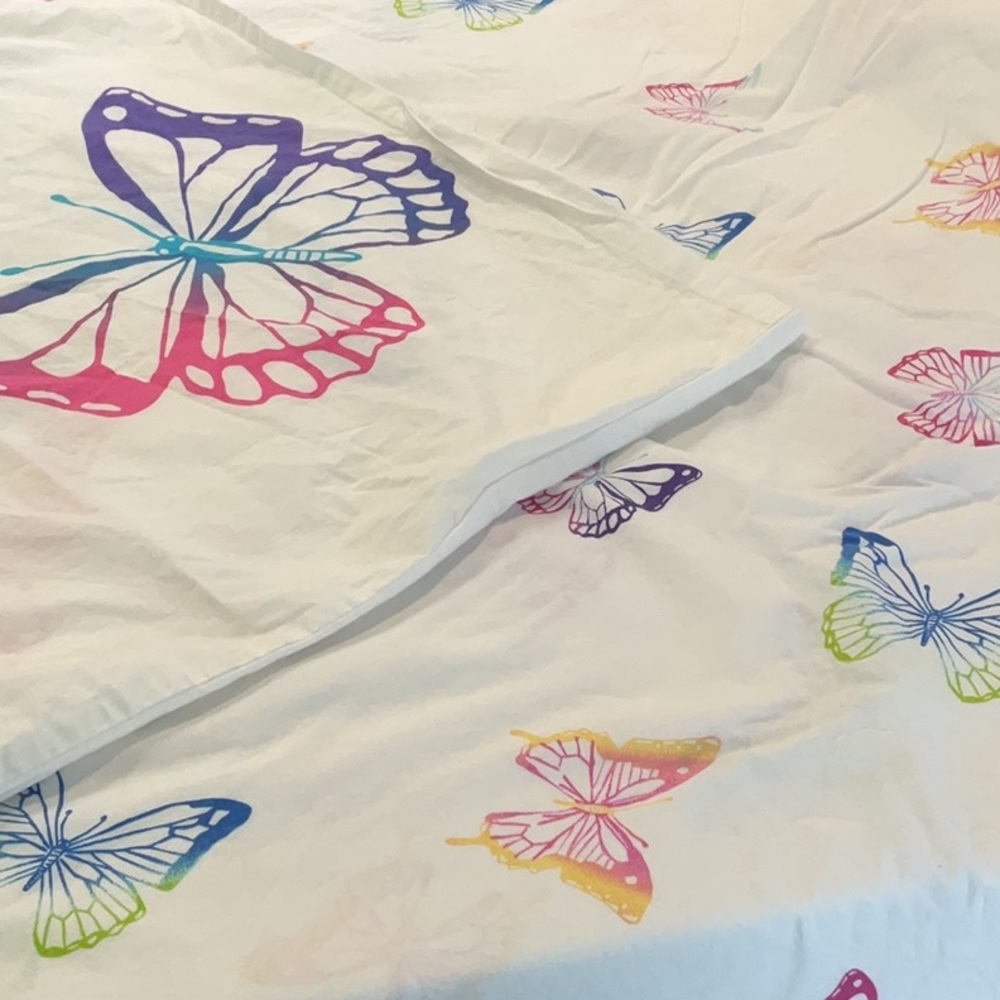 Ombré Butterfly Queen flat sheet and 2 standard pillowcases. 100% organic cotton